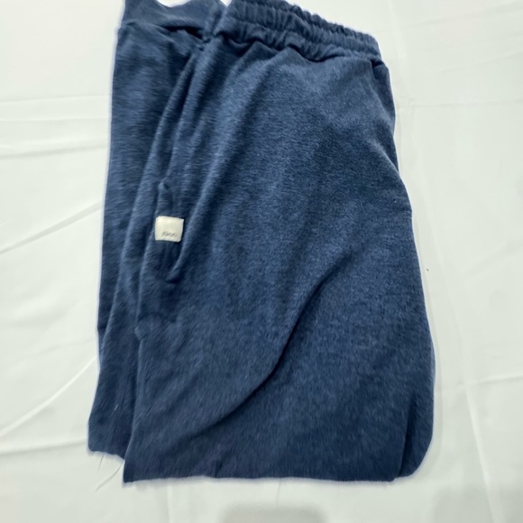 Vuori joggers size small - Picture 2 of 2